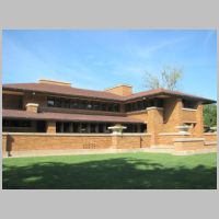 Main house (1904-1905) on the Darwin D. Martin Complex, photo bobistraveling, flickr (Wikipedia).jpg